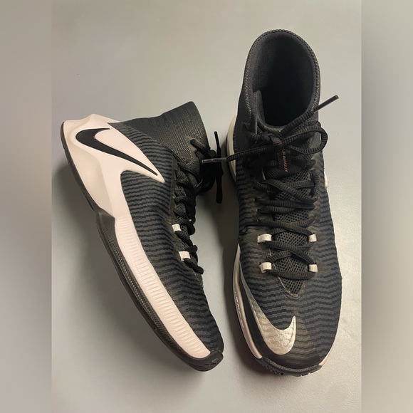 EUC men’s Nike zoom clear out high tops. Size 8 - Picture 2 of 4